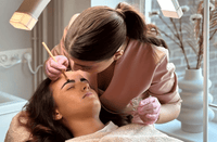Brow henna treatment in salon